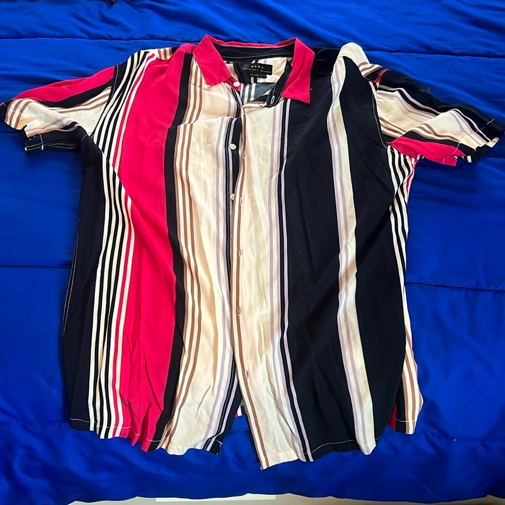 Medium button down shirt worn once.
No Flaws Will negotiate.